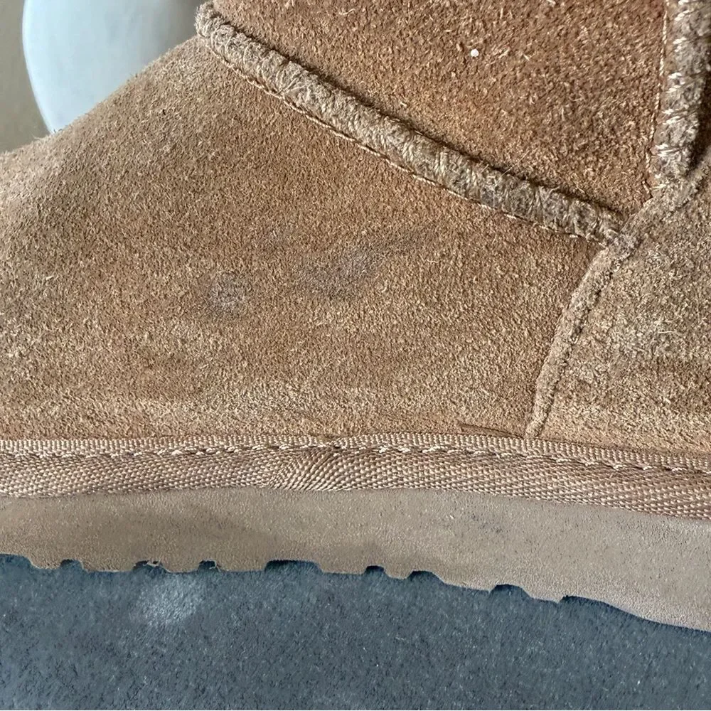 UGG Jona Suede Boots in Chestnut With a Snap Closure Size 3